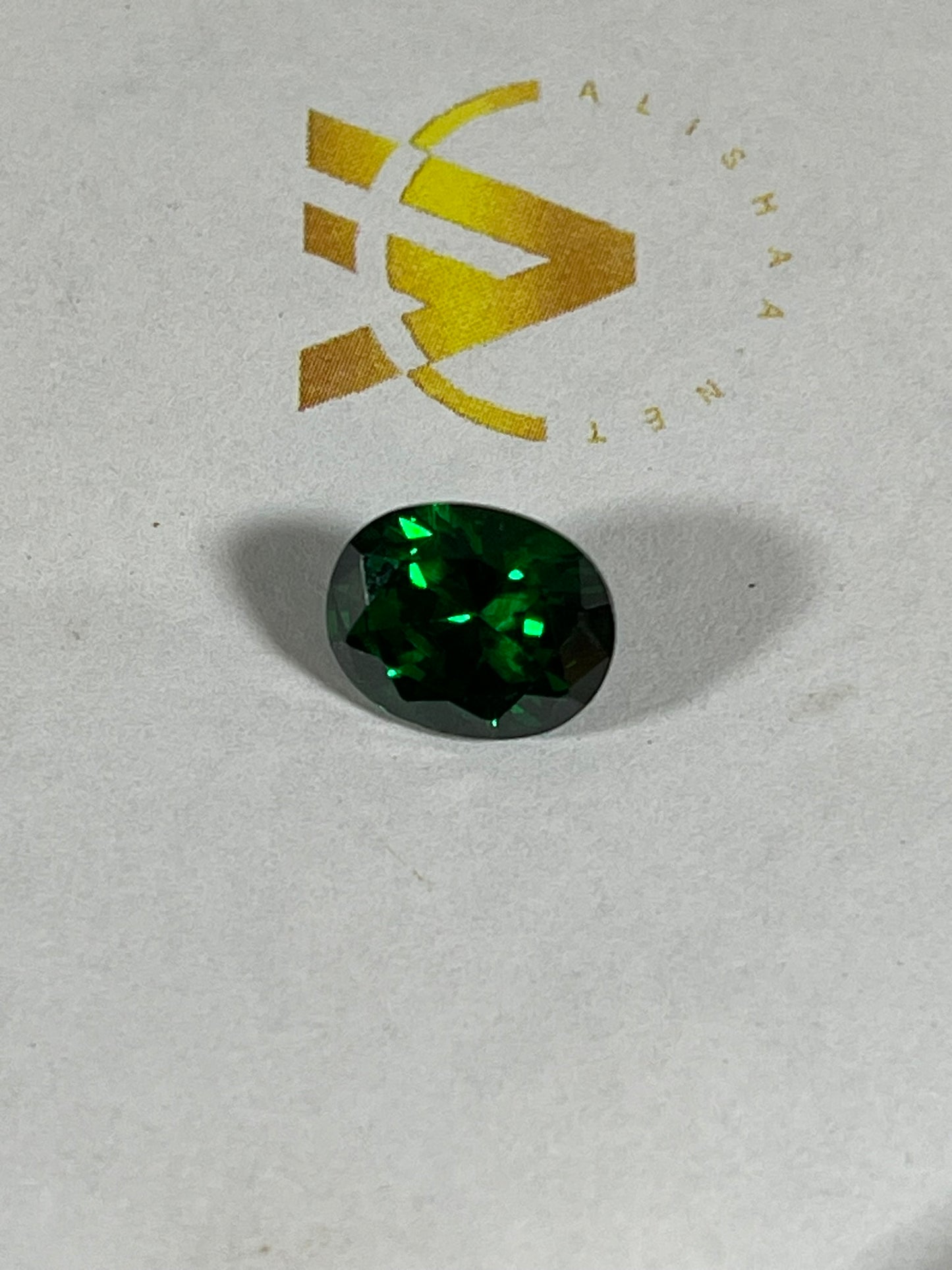 Faceted Green Natural Emerald - 4.25Ct - Oval Cut - VVS Clarity - Very Rare 1pc