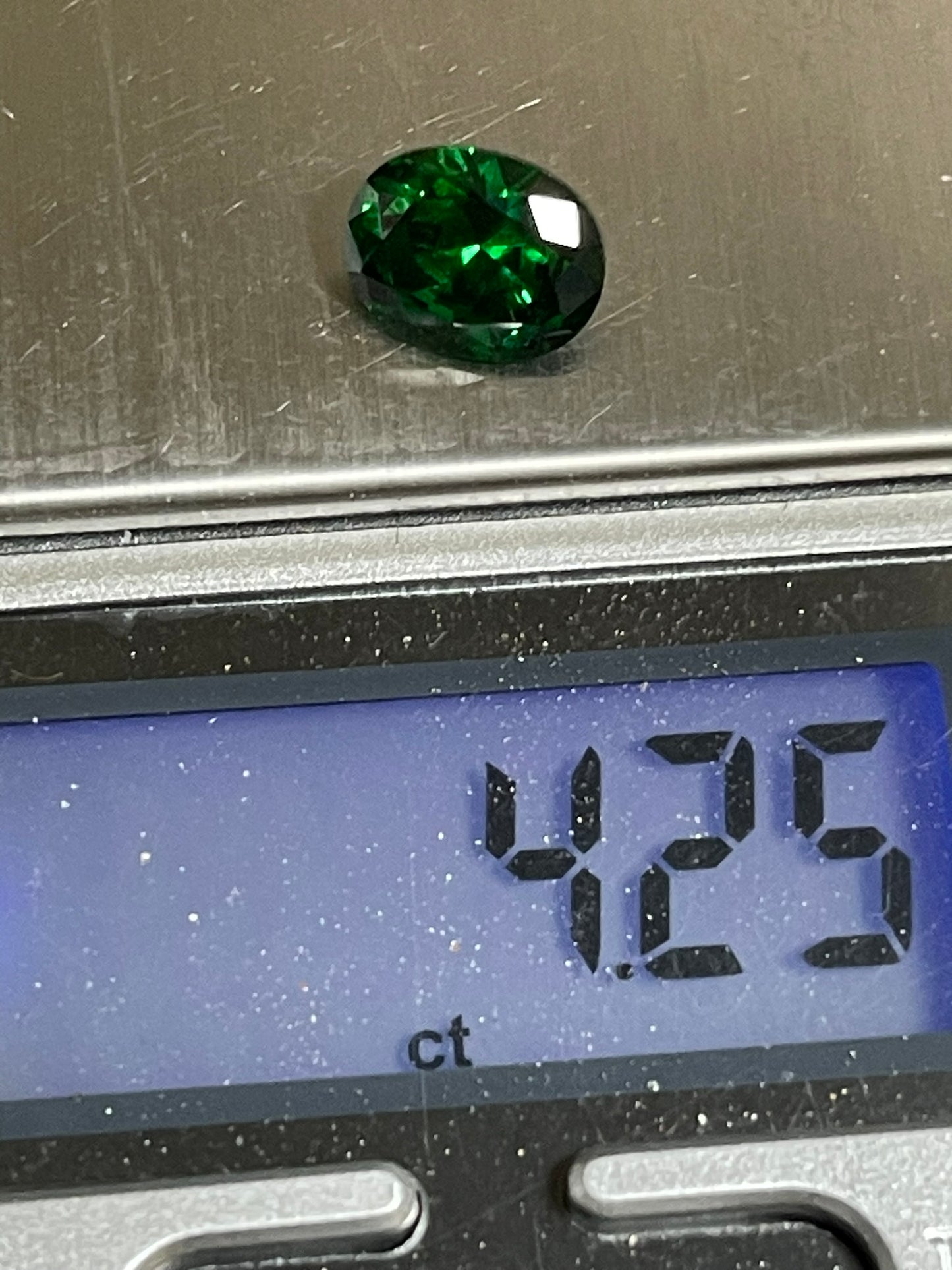 Faceted Green Natural Emerald - 4.25Ct - Oval Cut - VVS Clarity - Very Rare 1pc