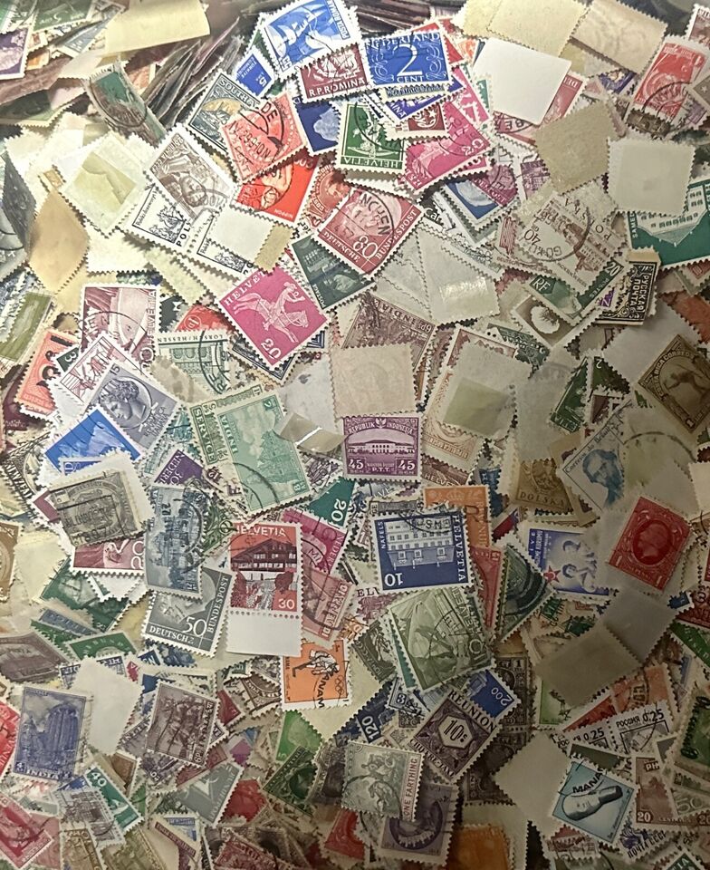 Worldwide Stamps, Many Commemoratives - Pack of 1000